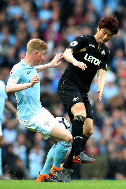 在探讨武磊 在探讨武磊